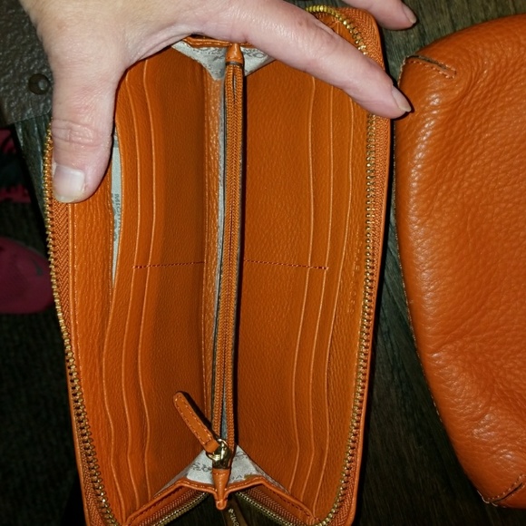 Michael Kors Crossbody Wallet Set - Picture 3 of 8